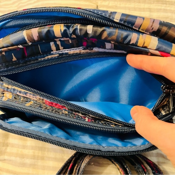 LUG CAROUSEL CROSSBODY BAG RIVER WALK BLUE RFID - Picture 5 of 11